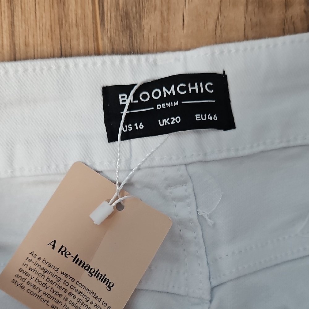 BloomChic Women’s White Jeans Size 16 - Picture 3 of 10
